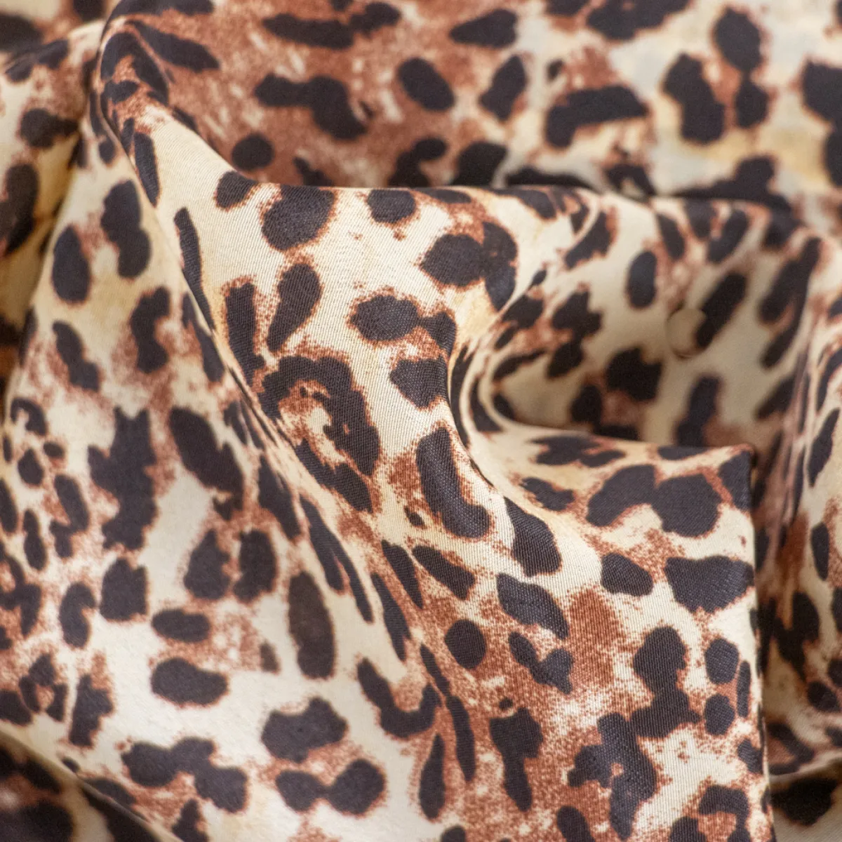 Giesse Scampoli Fantasie Moda>CREPE NICOLETTA MACULATO