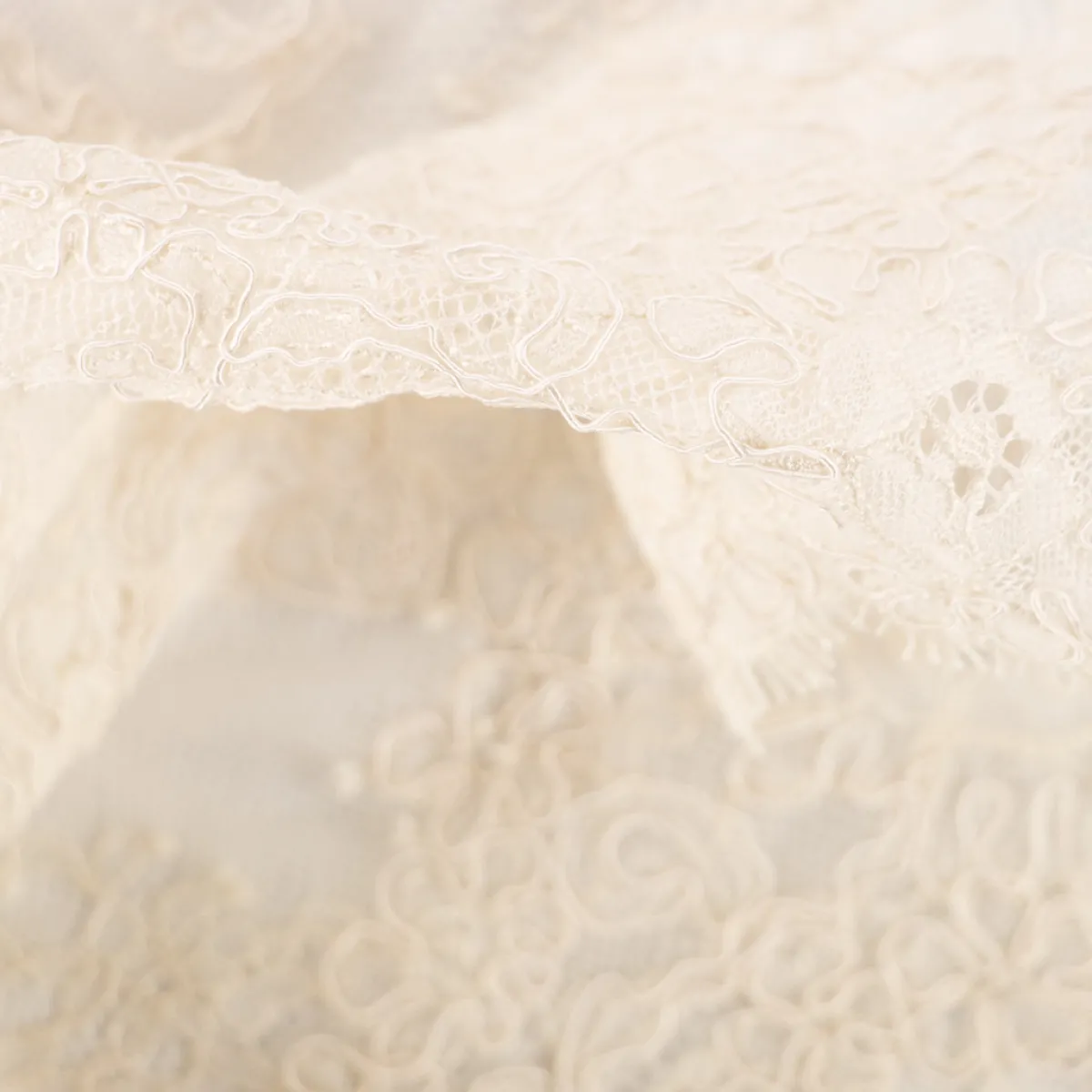 Giesse Scampoli Tessuti In Pizzo>PIZZO CHANTILLY CORSE SPOSA