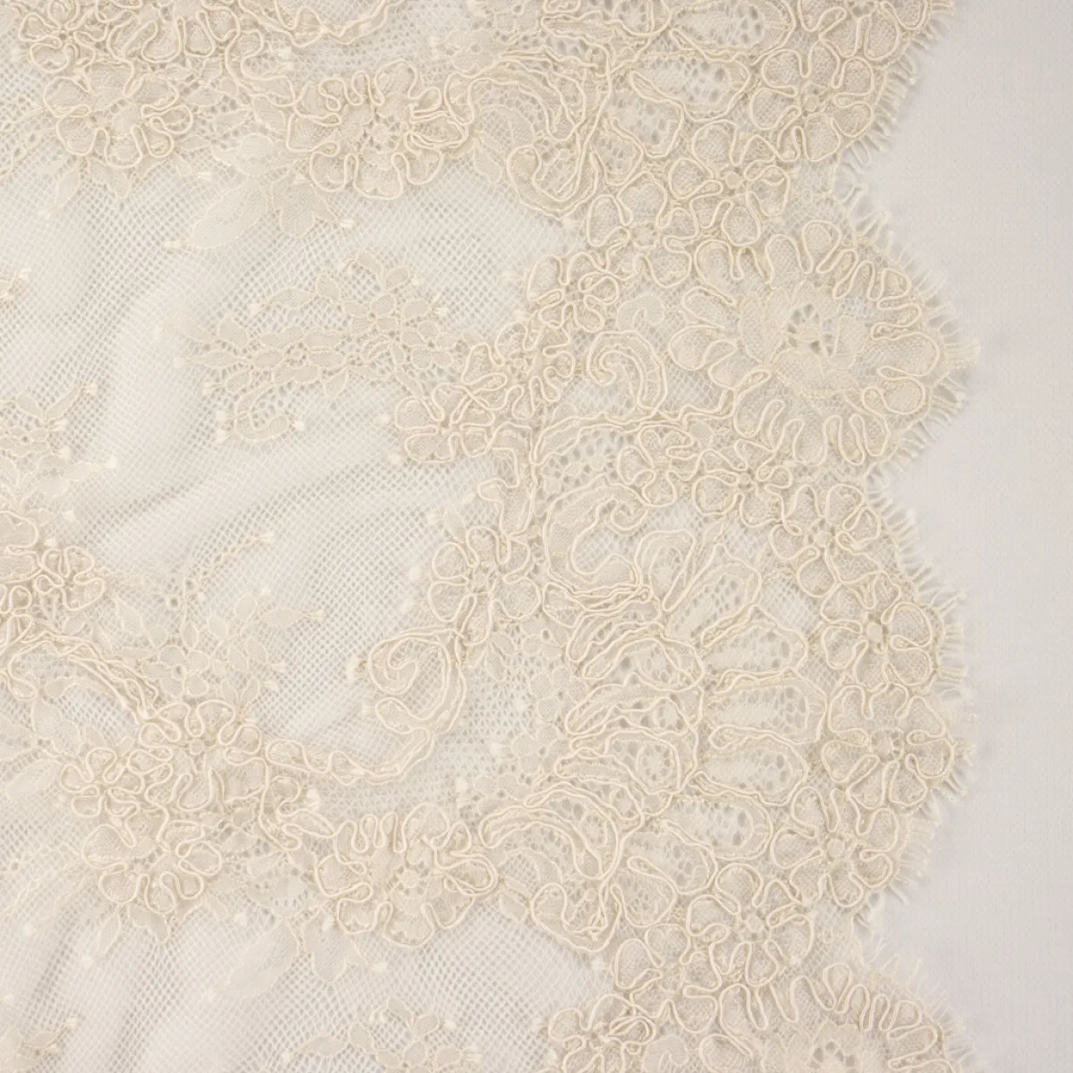 Giesse Scampoli Tessuti In Pizzo>PIZZO CHANTILLY CORSE SPOSA