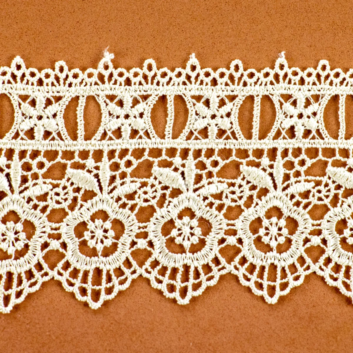Giesse Scampoli Pizzi>PIZZO MACRAME CON PASSANASTRO