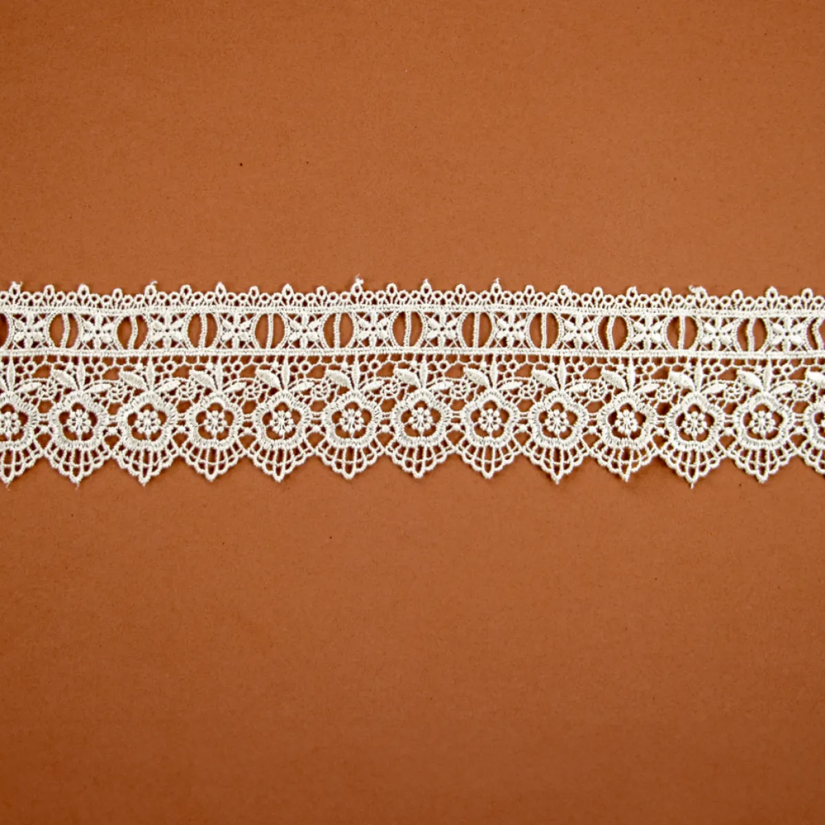 Giesse Scampoli Pizzi>PIZZO MACRAME CON PASSANASTRO