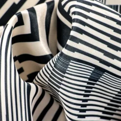 Giesse Scampoli Fantasie Moda>RASO NICOLETTA GEOMETRICO