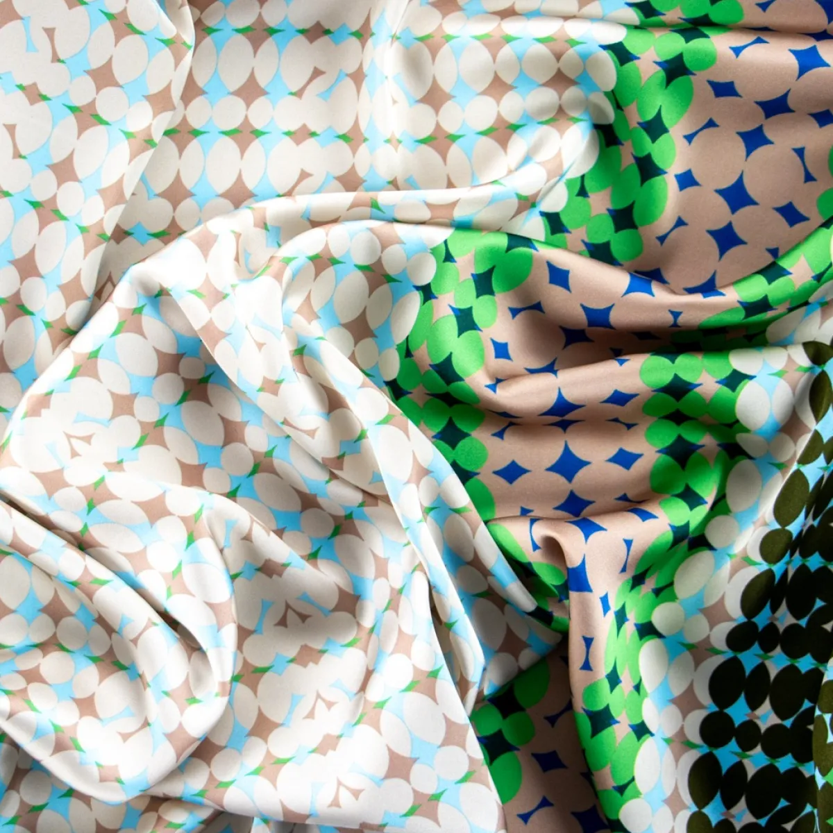 Giesse Scampoli Fantasie Moda>RASO NICOLETTA GEOMETRICO