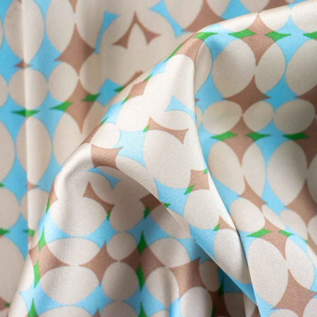 Giesse Scampoli Fantasie Moda>RASO NICOLETTA GEOMETRICO