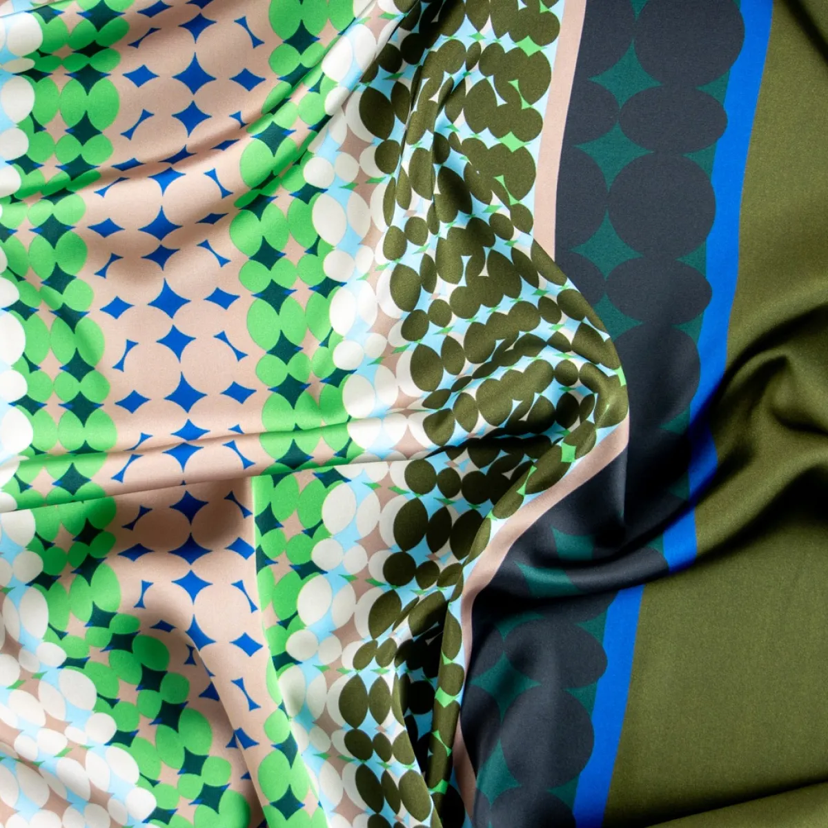 Giesse Scampoli Fantasie Moda>RASO NICOLETTA GEOMETRICO