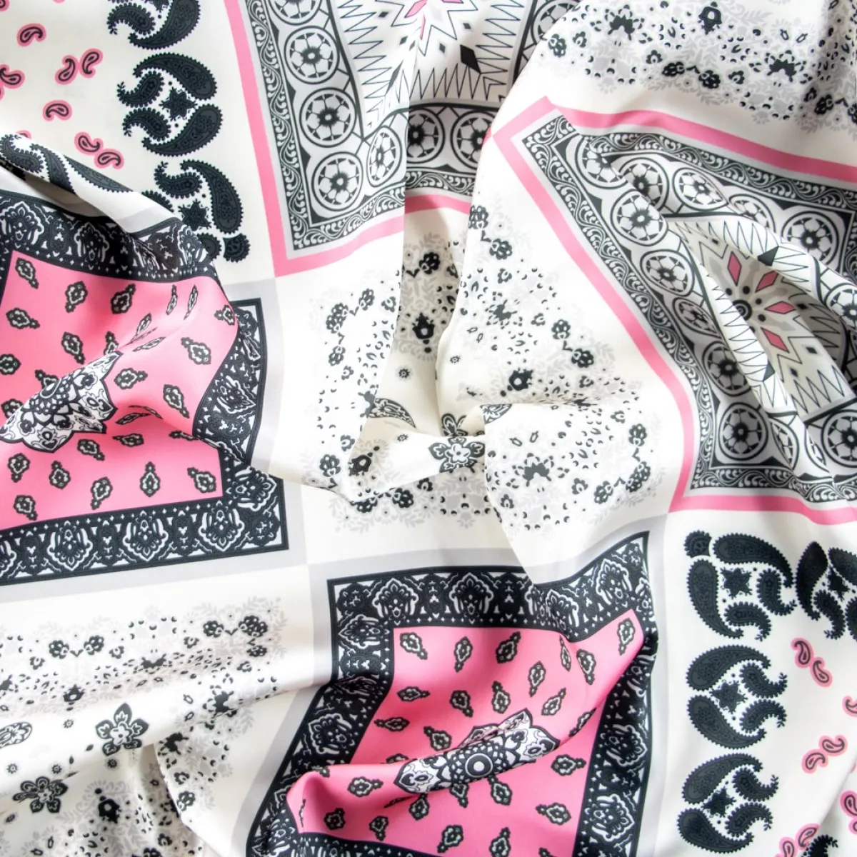 Giesse Scampoli Fantasie Moda>RASO NICOLETTA RIQUADRI