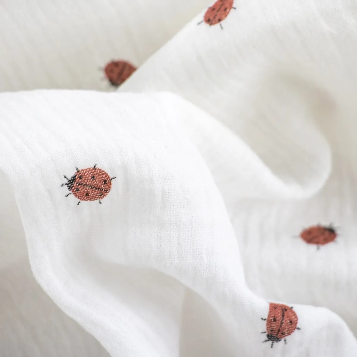 Bambino Giesse Scampoli Tessuti In Cotone|Fantasie Moda>TELA INDIANA FANTASIA COCCINELLE