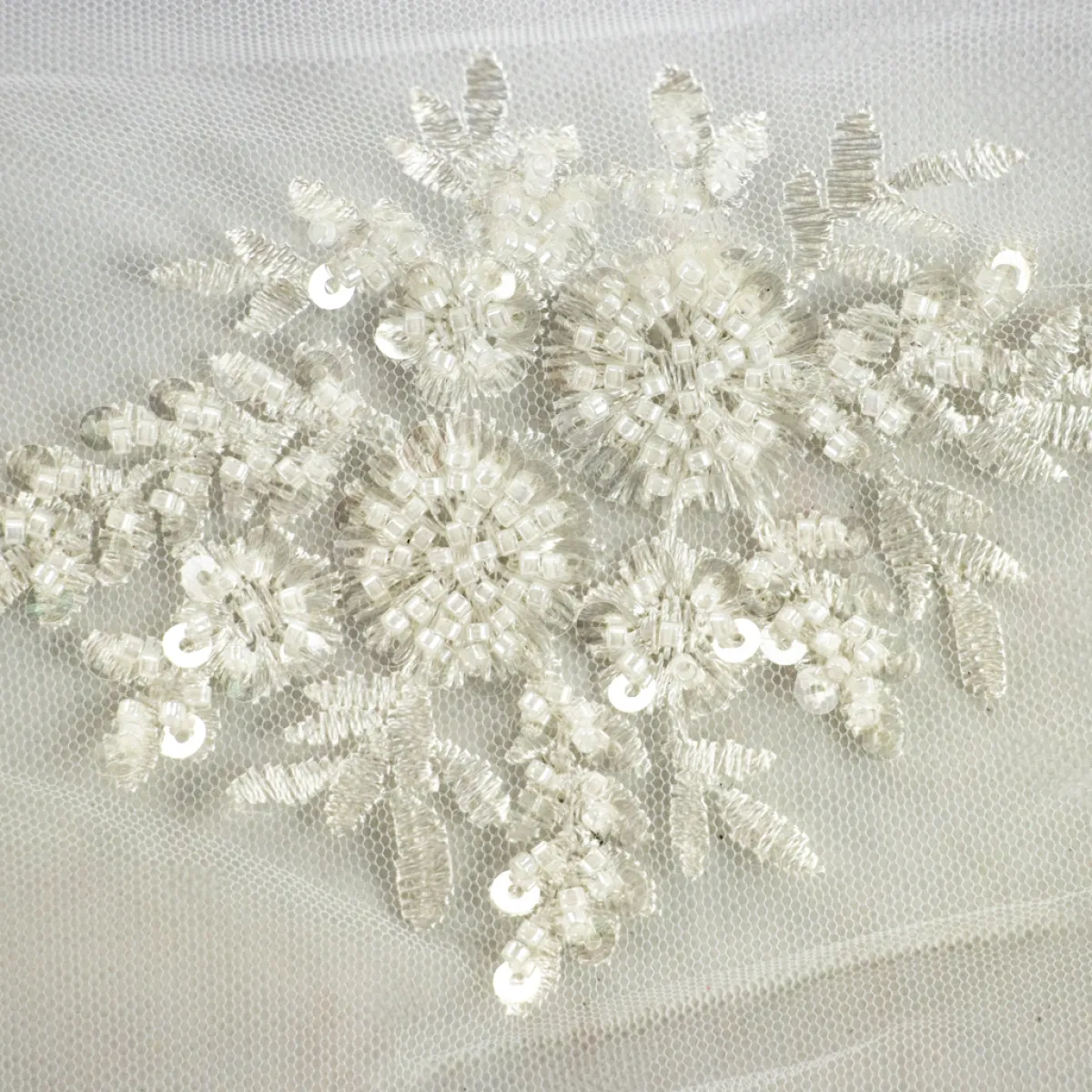 Giesse Scampoli Pizzi E Tessuti Ricamati>TULLE RICAMATO PERLINE E PAILLETTES